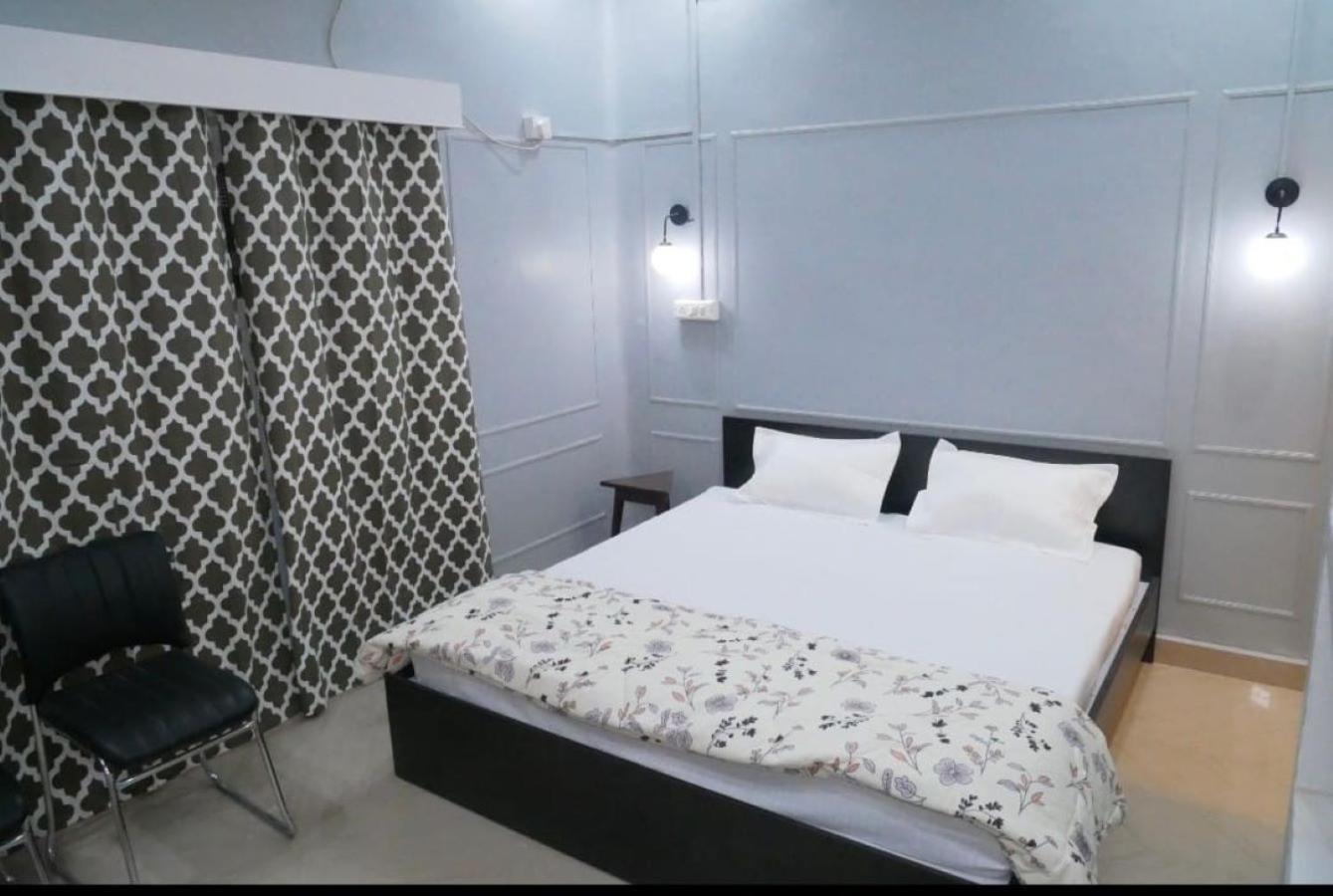 Janki Kunj Varanasi- 3 Room Home Bagian luar foto